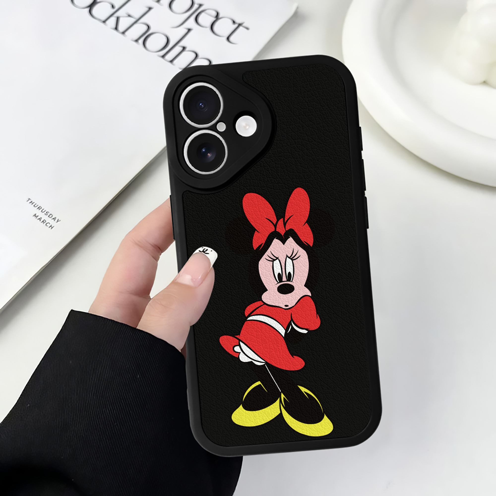 （画像用） ミッキーマウス Mickey Mouse 【iPhone 16シリーズ対応】シリコンスマホケース（レザー調） 材質：シリコン